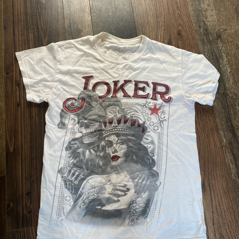 white graphic tee